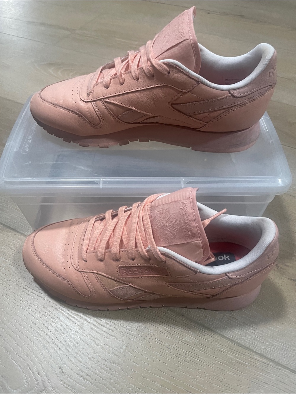 Stockholm Reebok Women’s Leather Sneakers in Soft Peach Pink size 8.5